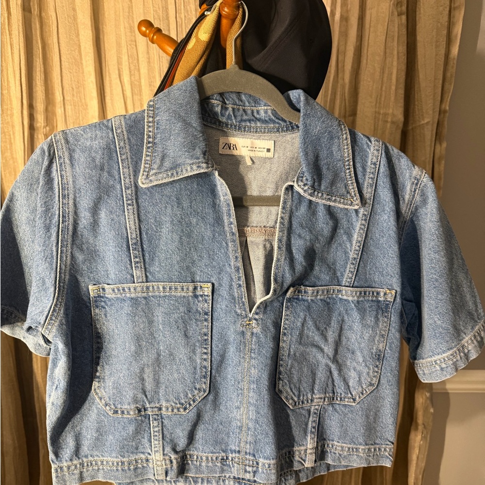 ZARA Light Wash Cropped Denim Shirt pullover collared size medium